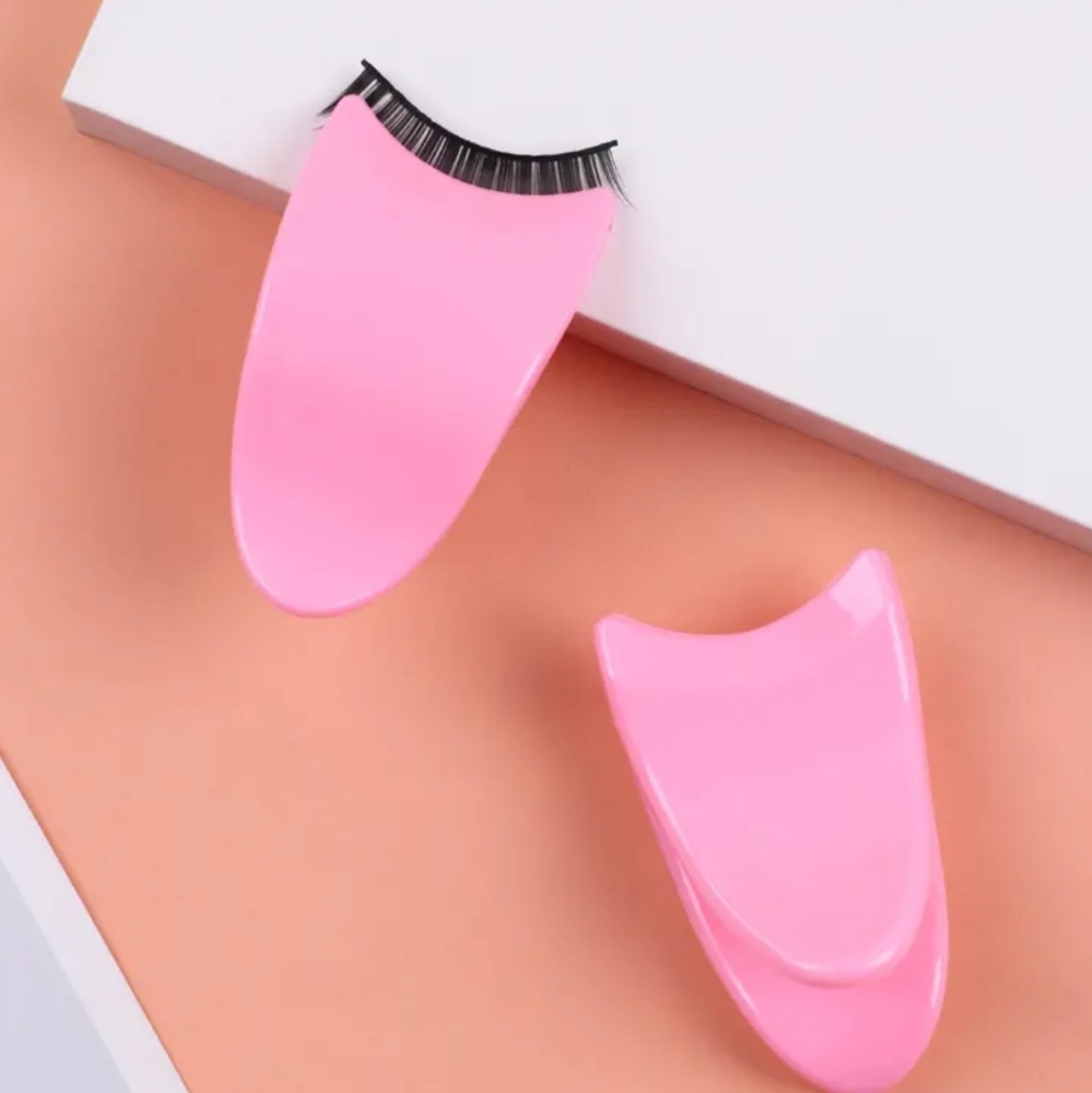 Lash Applicator! MAKES APPLYING LASHES SO EASY!!!